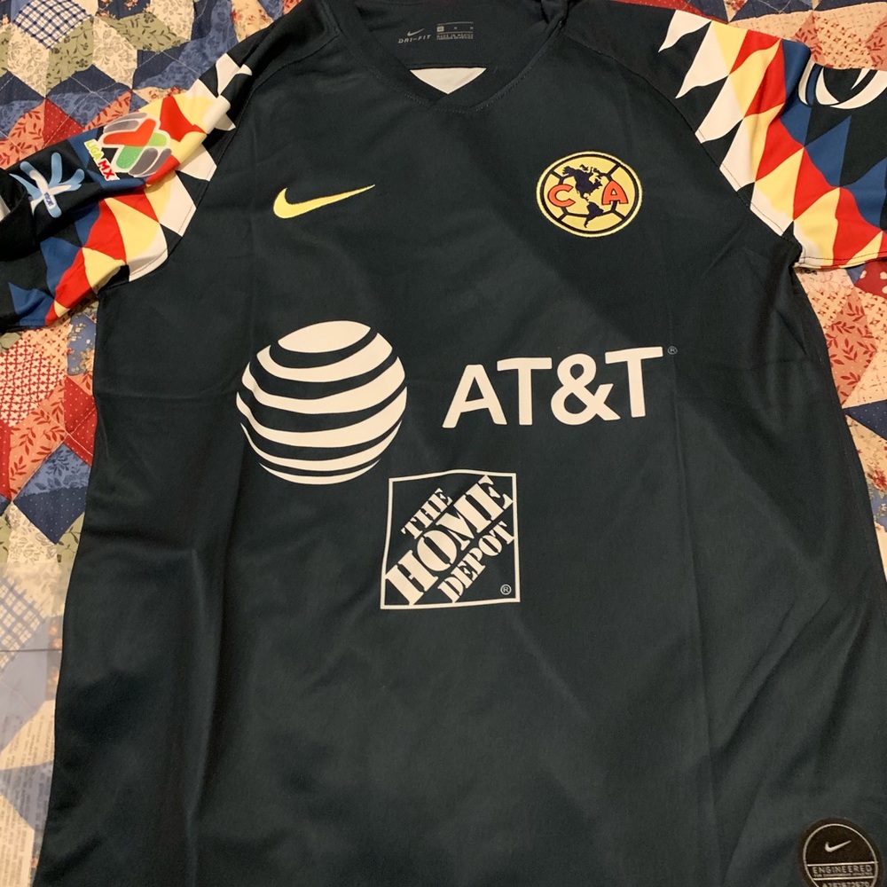 Nike - Picture 3 of 3